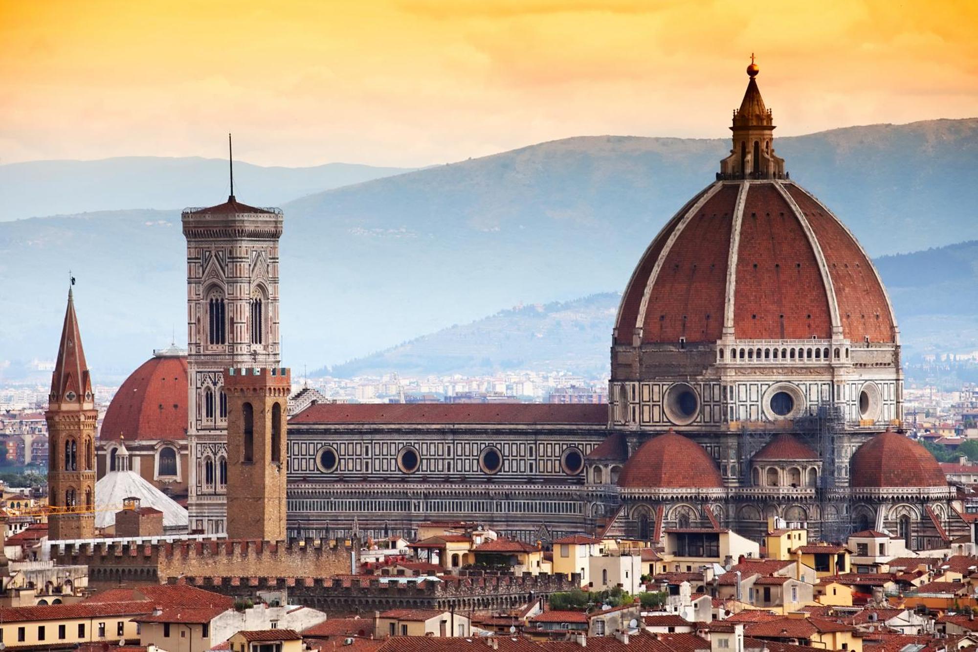 Luxurious View On Santa Croce Florencia
